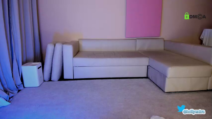hollyextra