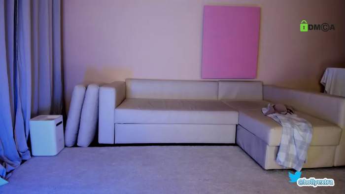 hollyextra