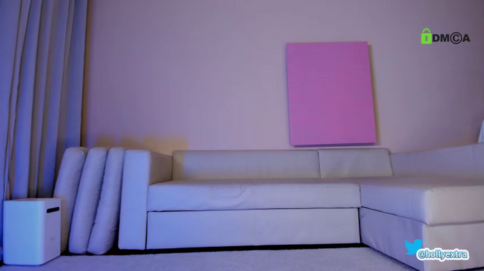 hollyextra