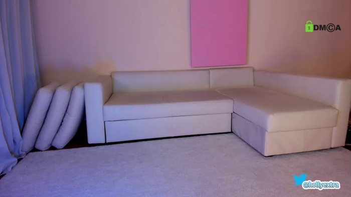 hollyextra