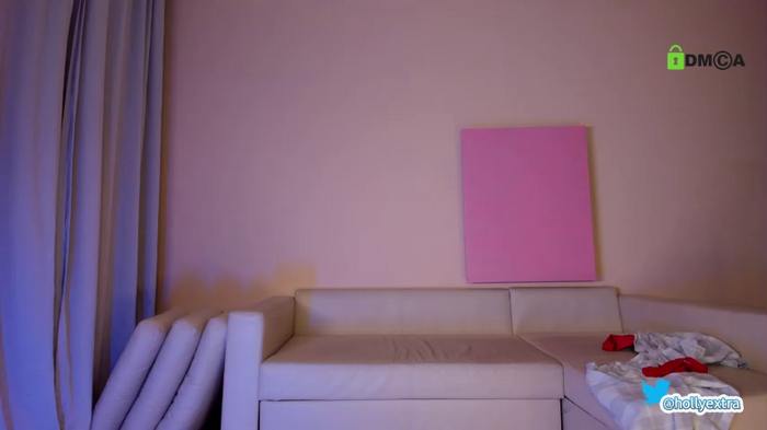 hollyextra
