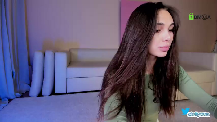 hollyextra