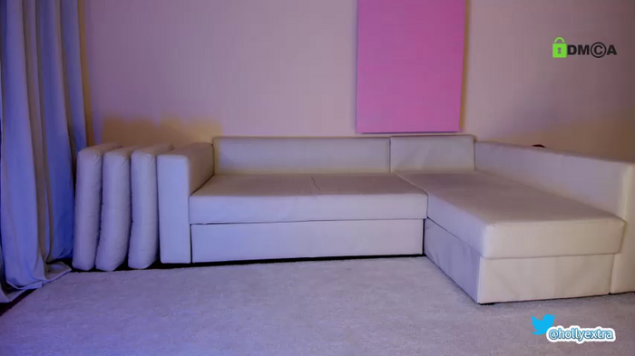 hollyextra
