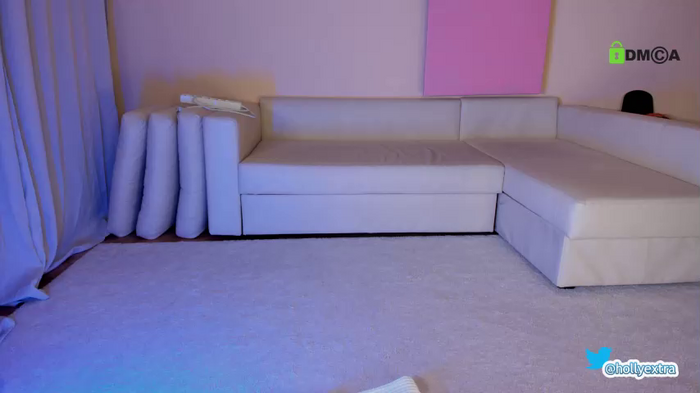 hollyextra