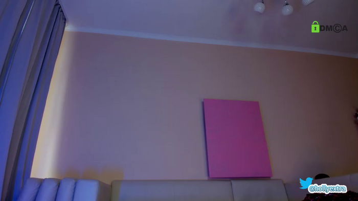 hollyextra