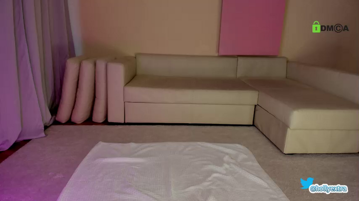 hollyextra