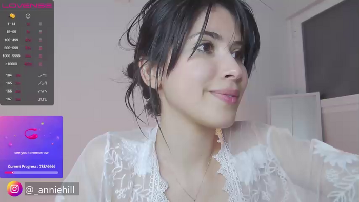 anniehillofficial_