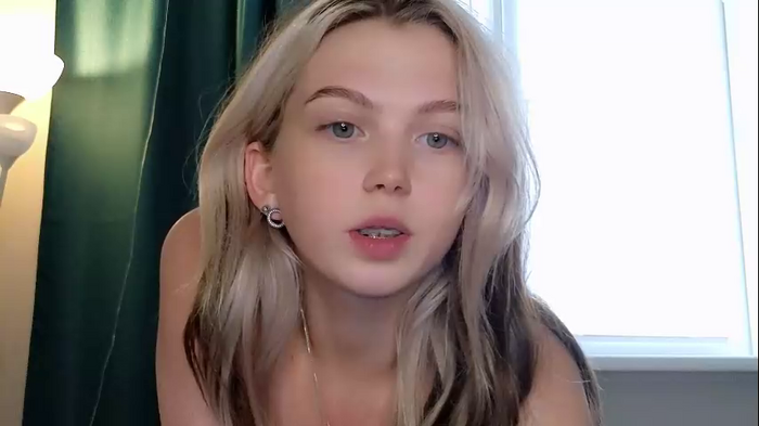 small_blondee
