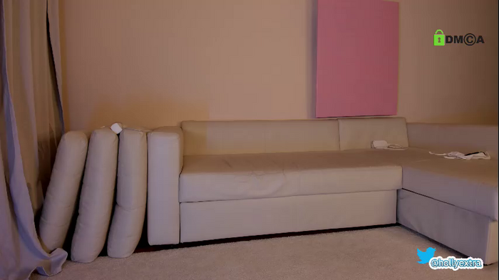 hollyextra