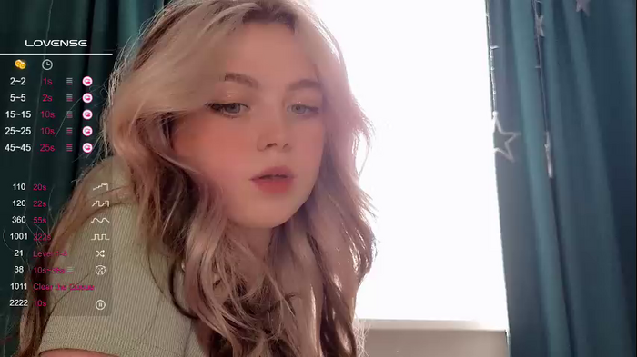 small_blondee