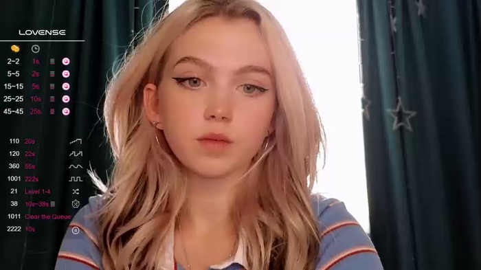 small_blondee