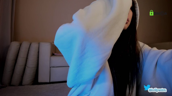 hollyextra