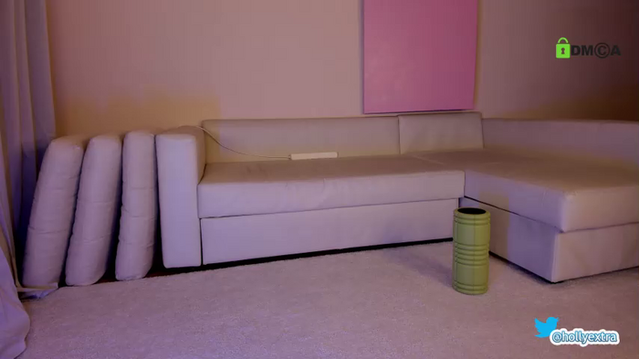 hollyextra
