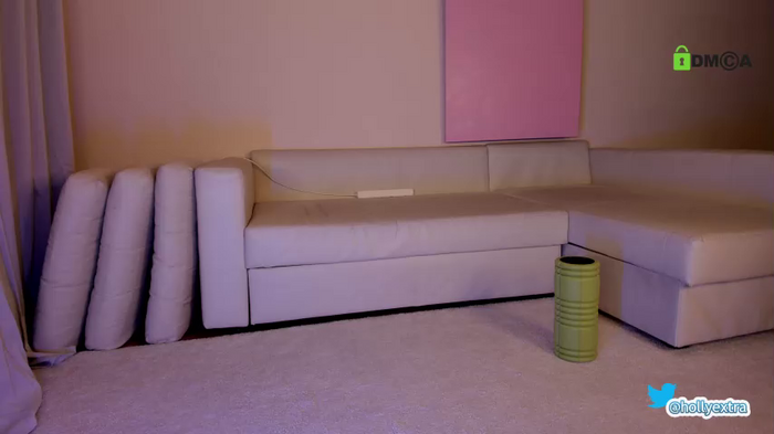hollyextra