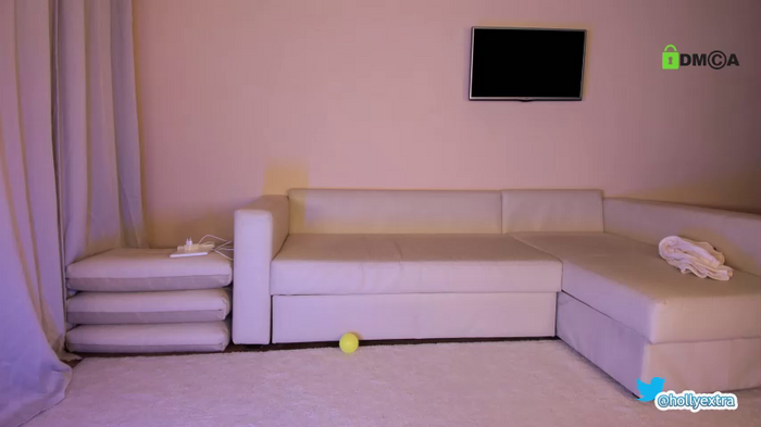 hollyextra