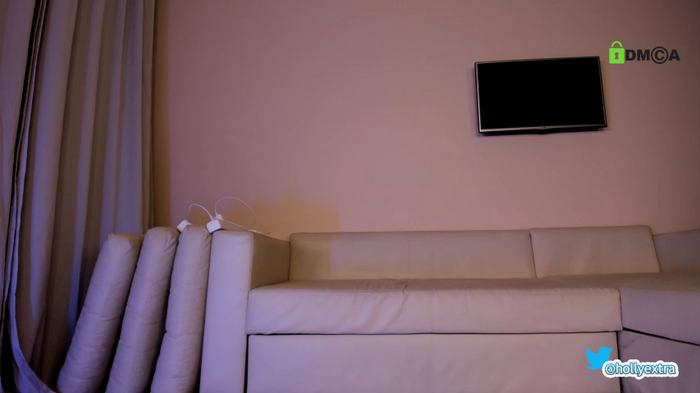 hollyextra