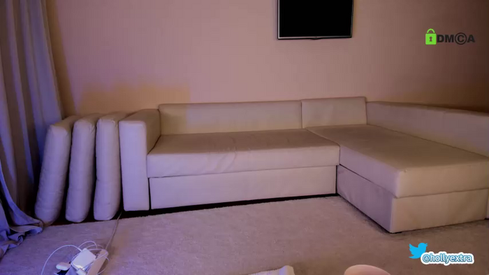 hollyextra