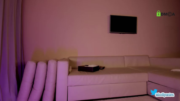 hollyextra