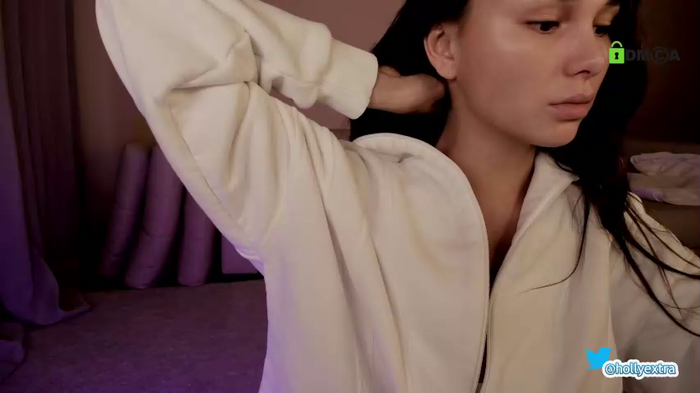 hollyextra