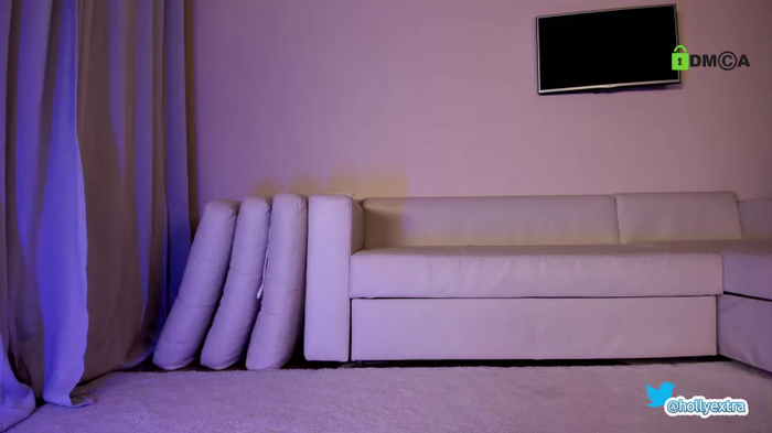 hollyextra
