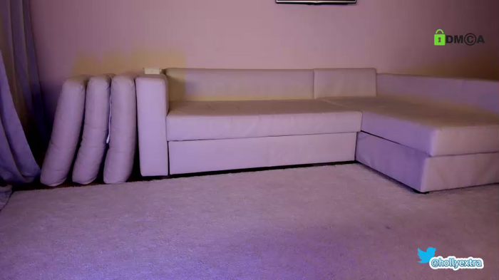 hollyextra