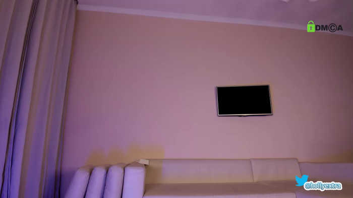 hollyextra