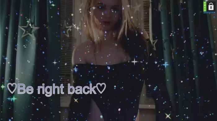 small_blondee