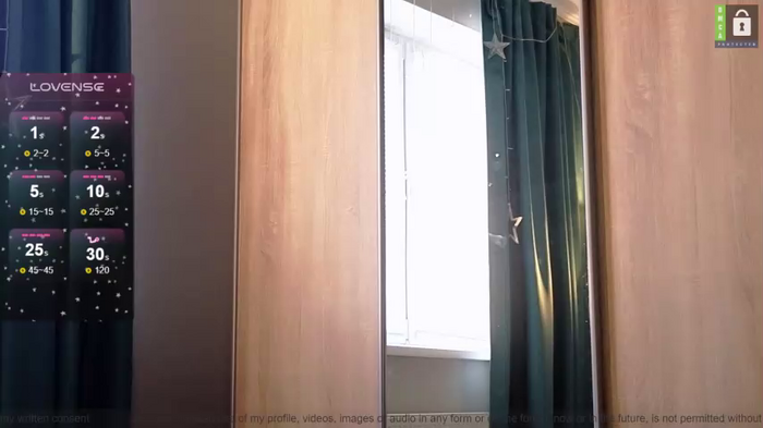 small_blondee