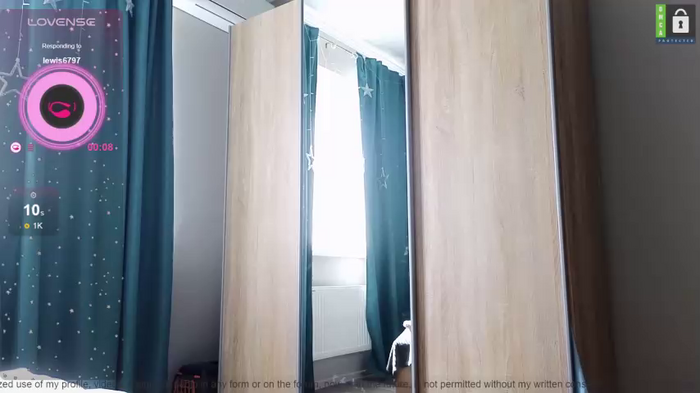small_blondee