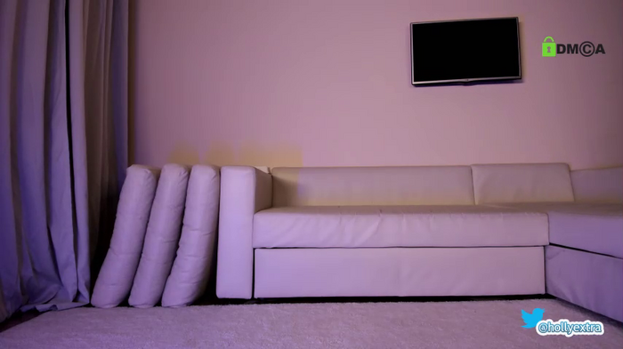 hollyextra
