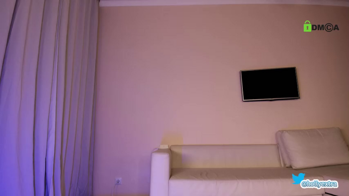 hollyextra