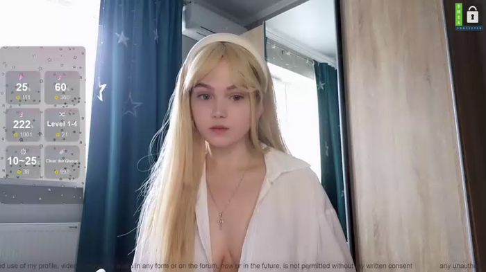 small_blondee
