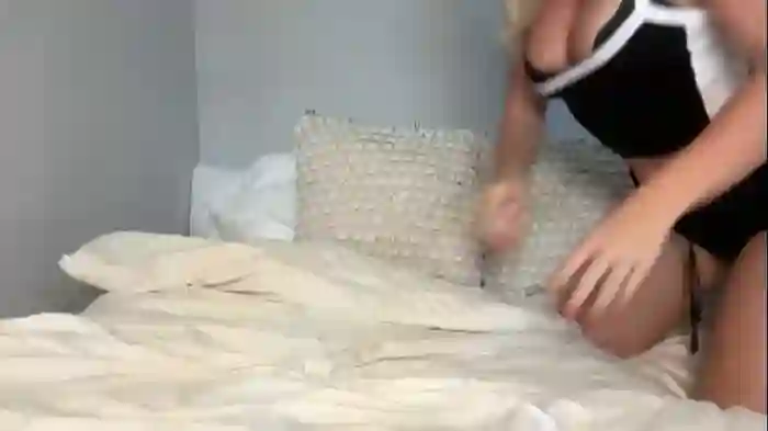 2024/04/04/chaturbate-coraivy-00-19-32