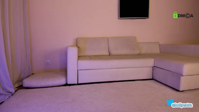 hollyextra