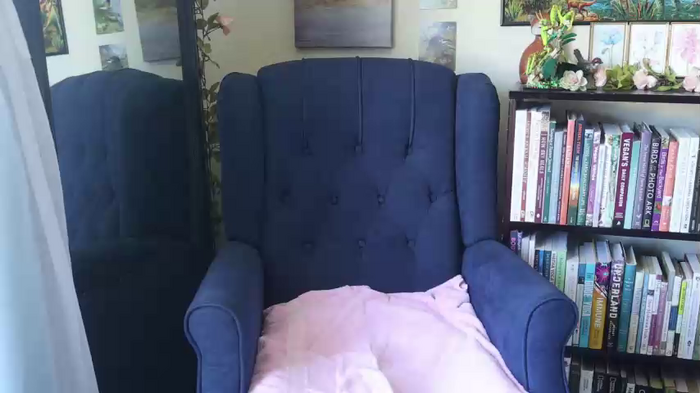 ellynaomi