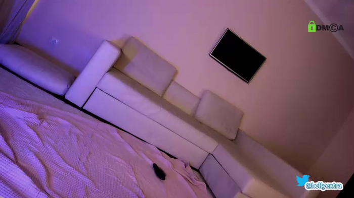 hollyextra