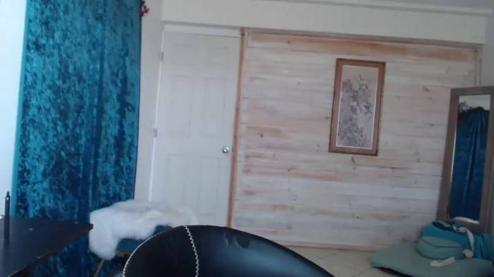 lailagetsnaked