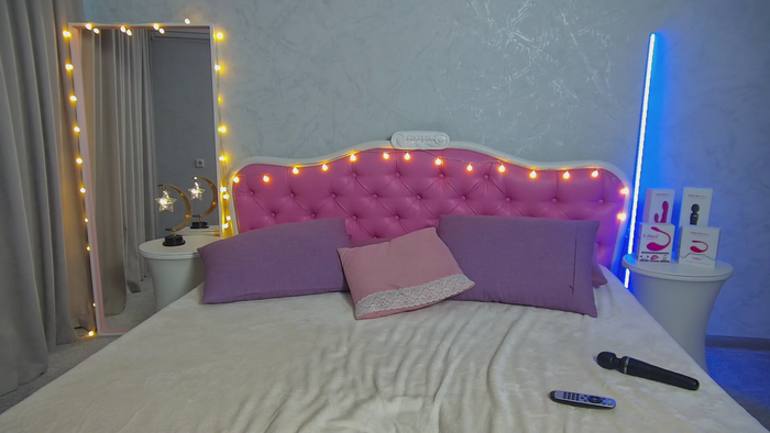 Ariana_Petite