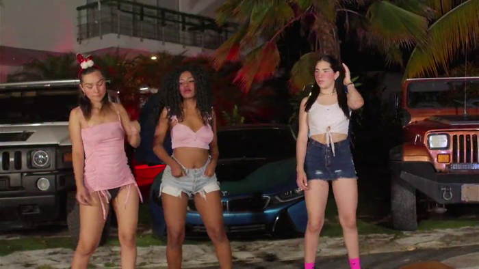 mansion-girls