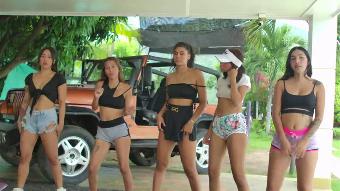 mansion-girls