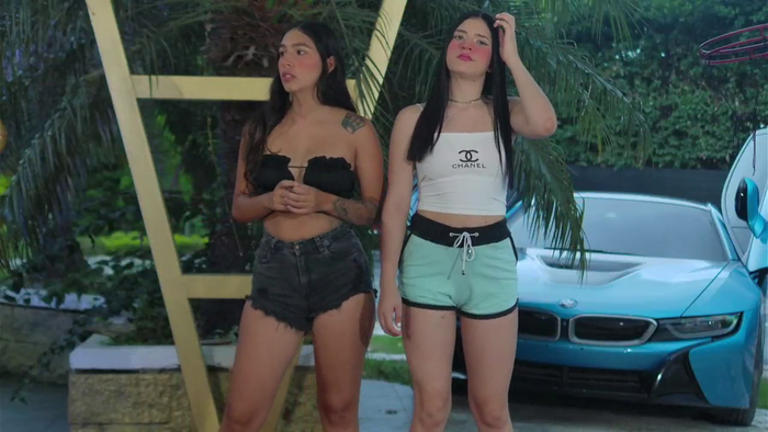 mansion-girls