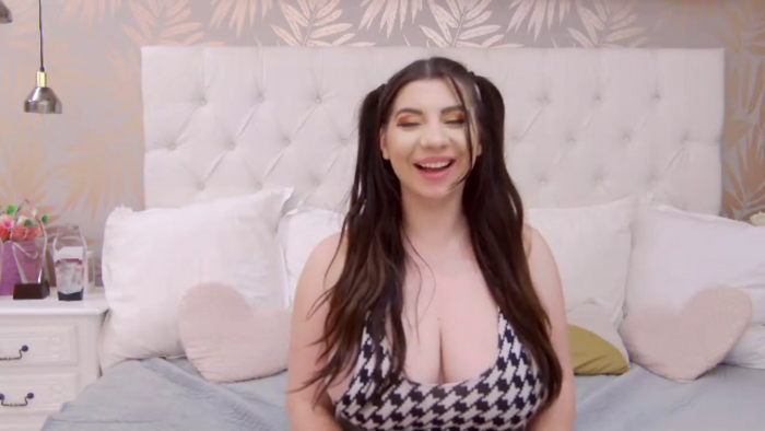 hailee-diaz