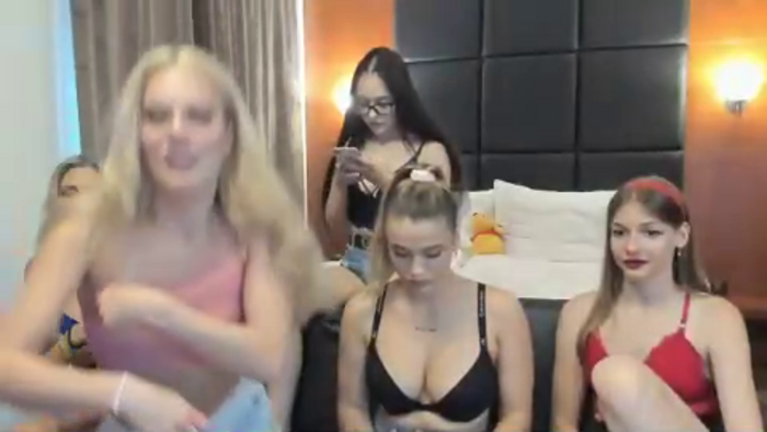 the-live-house-girls