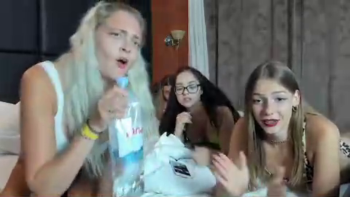 the-live-house-girls