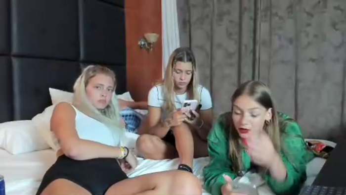 the-live-house-girls