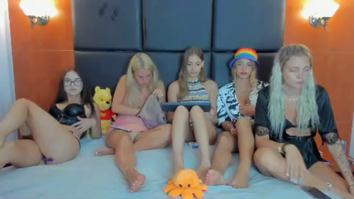 the-live-house-girls
