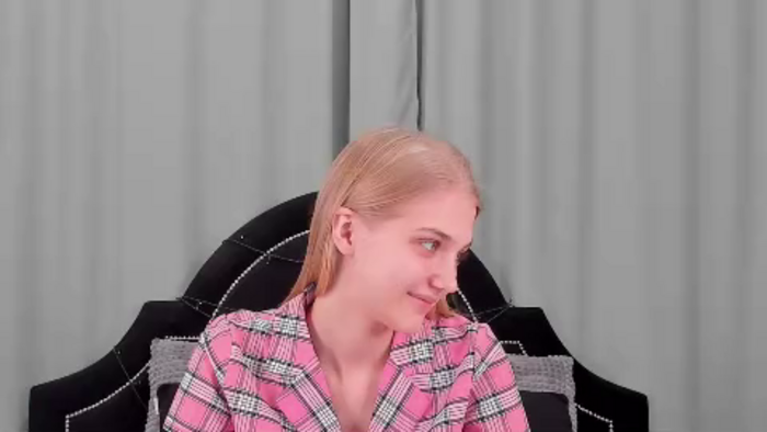 chloe-lins