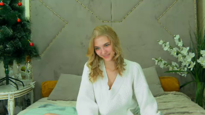 chloe-lins