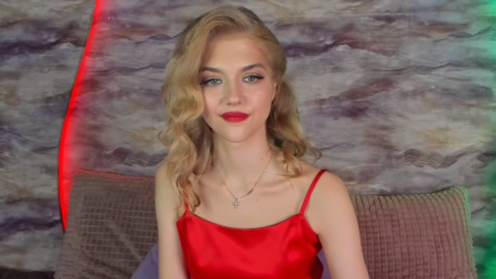 chloe-lins