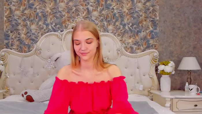 chloe-lins
